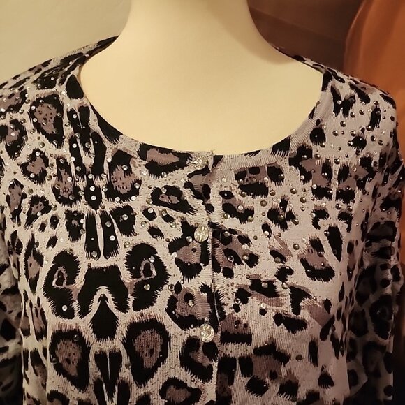 Quacker Factory 2X Sweater Gray Black White Button Animal Print Rhinestones - Picture 2 of 10